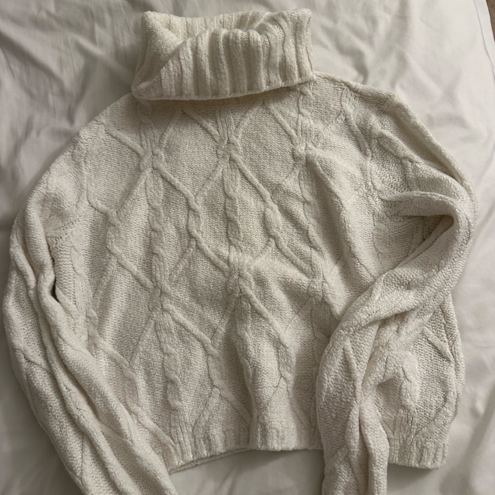 Cable knit turtle neck hollister sweater